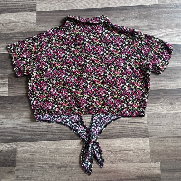 American apparel Floral button down tie front crop top size M/L - Picture 7 of 9
